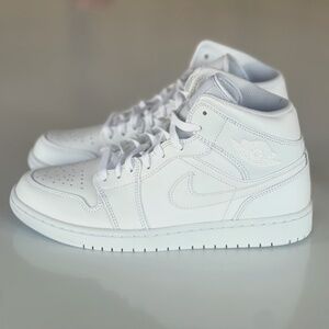 Unworn Nike Air Jordan 1 Mid Triple White US Men's 9.5